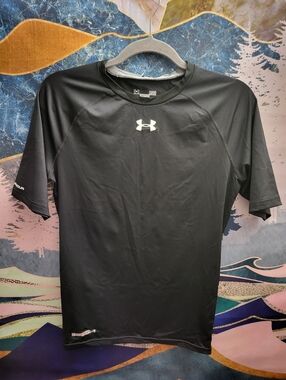 Like new! Under Armour Black Short-Sleeve Compression Performance Shirt